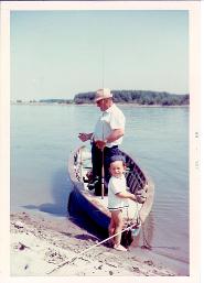 Giugno 1966: il fascino del Po mi ha contagiato in tenera et! Grazie nonno Bruno, Grazie per avermi insegnato come si vive il grande fiume!